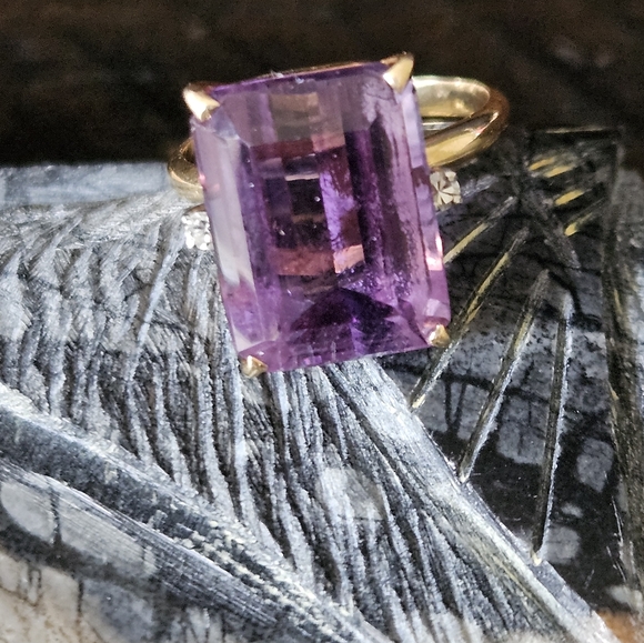 Beautiful Vintage 14K Amethyst Diamond Ring - Picture 5 of 13